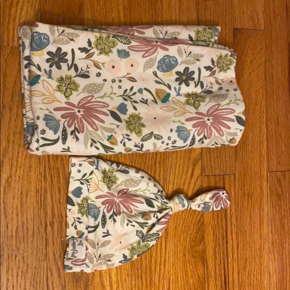 CopperPearl 💟 swaddle & hat set